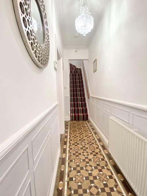 Apartment Leeds Super Spacious, 4 Bedroom Centre