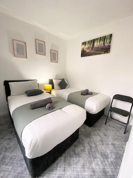 Leeds Super Spacious, 4 Bedroom Centre *