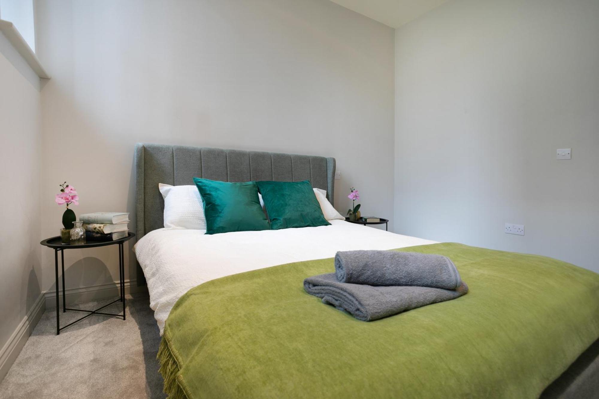 Apt 26, Stylish 1-br With Soothing Green Tones