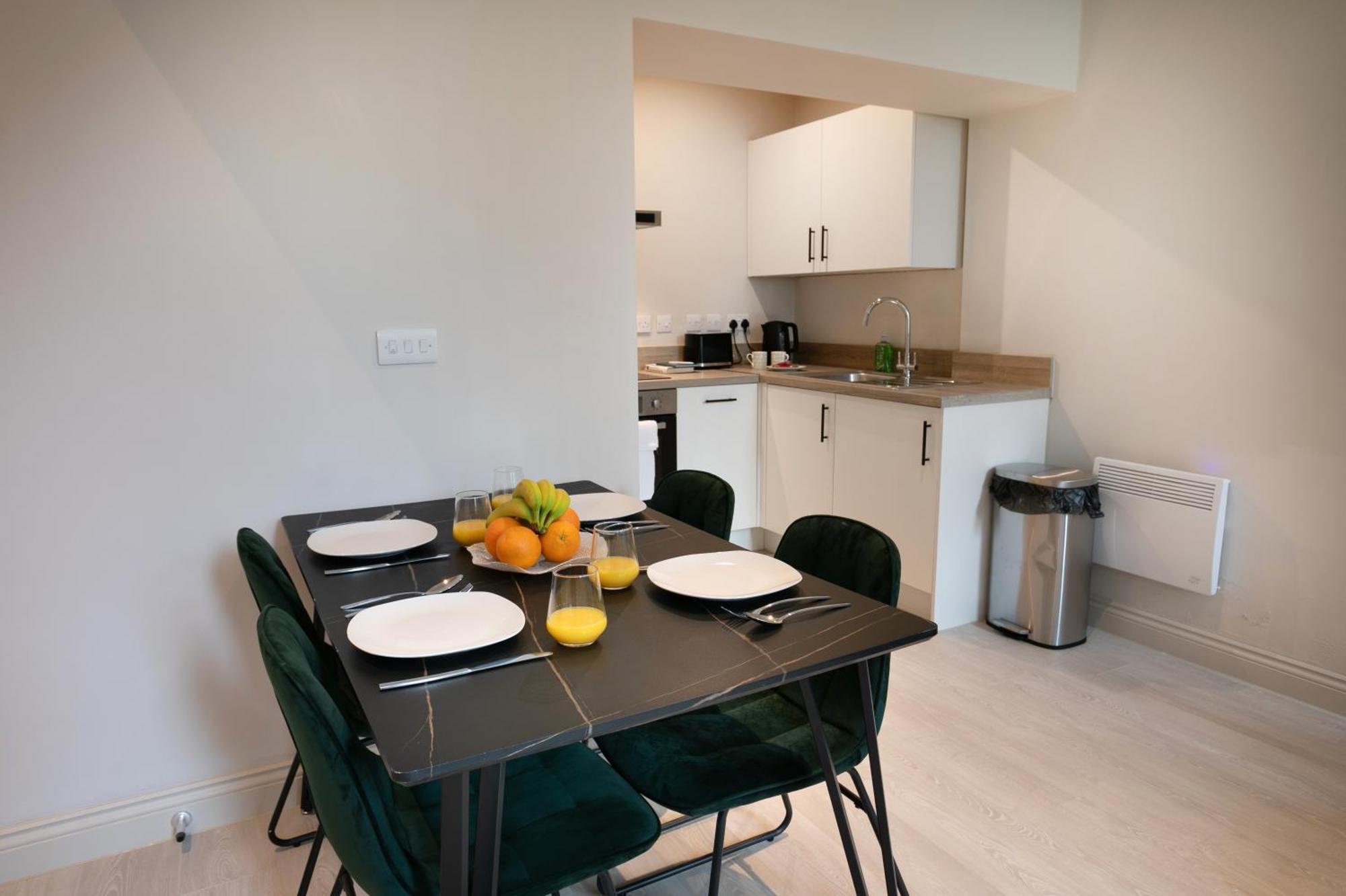 Apt 26, Stylish 1-br With Soothing Green Tones Leeds (West Yorkshire)