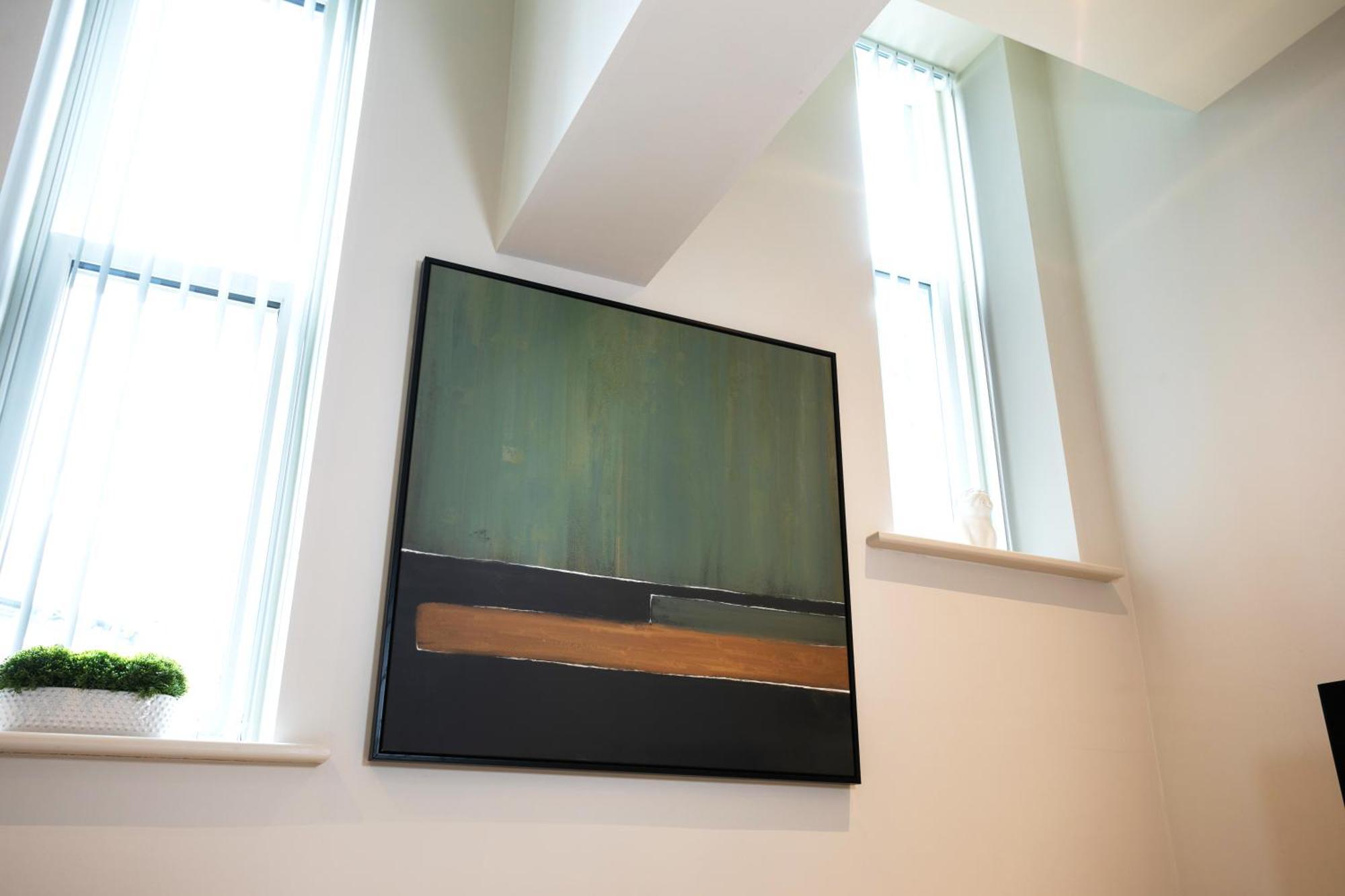 Apt 26, Stylish 1-br With Soothing Green Tones Apartment