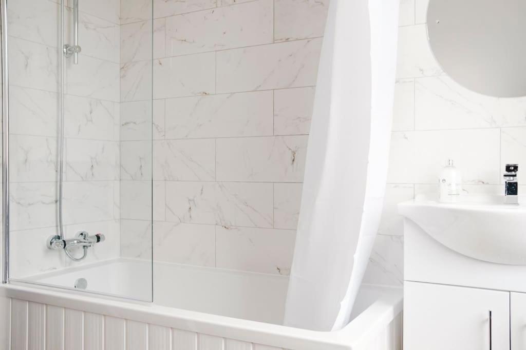 Stylish Renovated Near Headingley & Park *