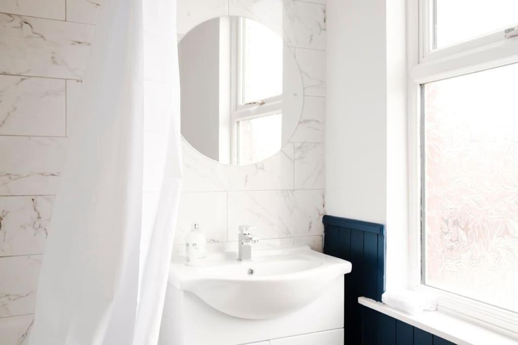 Stylish Renovated Near Headingley & Park Apartment Leeds (West Yorkshire)