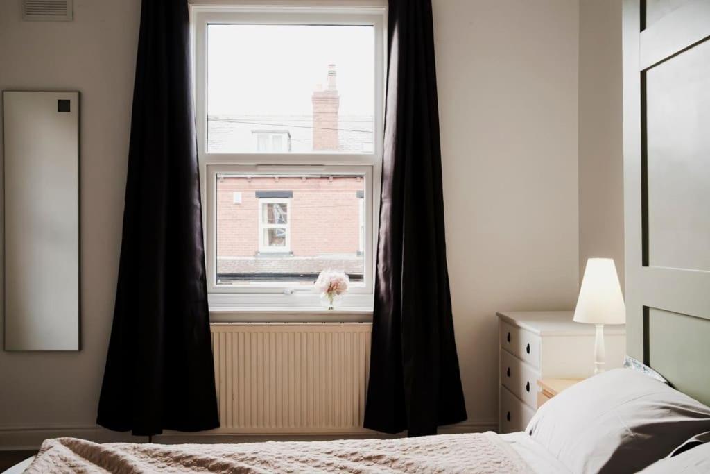 Stylish Renovated Near Headingley & Park *