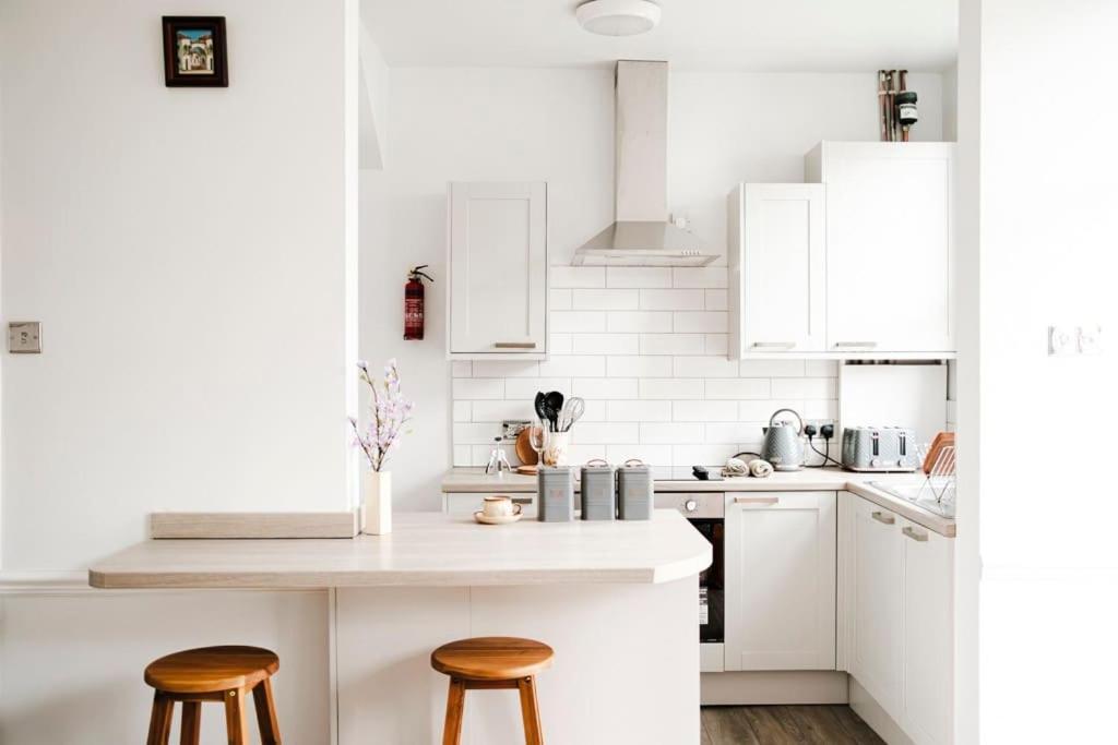 Stylish Renovated Near Headingley & Park
