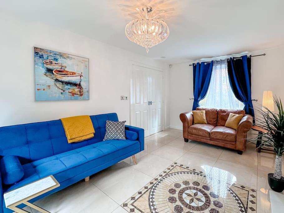 Huge House - Free Parking - 4 Bed 3 Bathroom - Leeds Leeds (West Yorkshire)