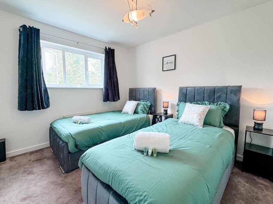 Huge House - Free Parking - 4 Bed 3 Bathroom - Leeds Apartment Leeds (West Yorkshire)