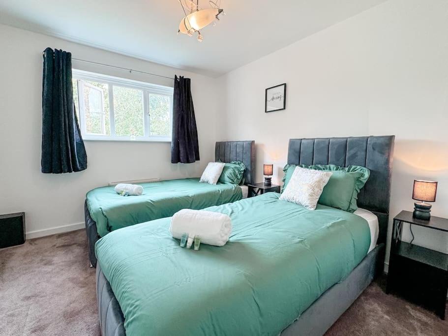 Huge House - Free Parking - 4 Bed 3 Bathroom - Leeds Apartment Leeds (West Yorkshire)