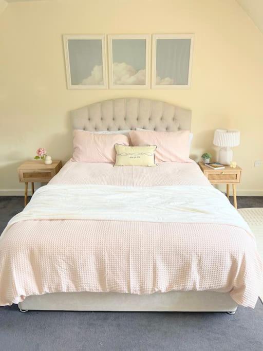 Villa Artistic, Bright & Spacious 3 Bedroom *
