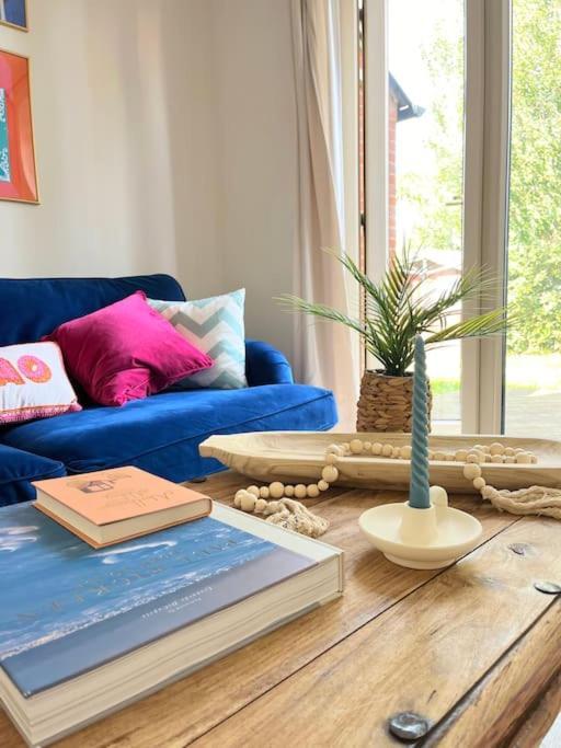 Artistic, Bright & Spacious 3 Bedroom