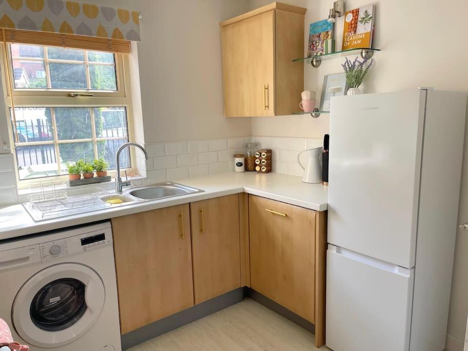 Villa Artistic, Bright & Spacious 3 Bedroom *