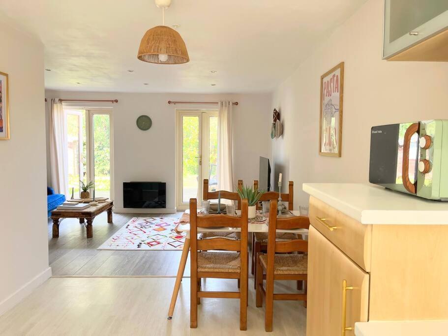 Artistic, Bright & Spacious 3 Bedroom Villa *
