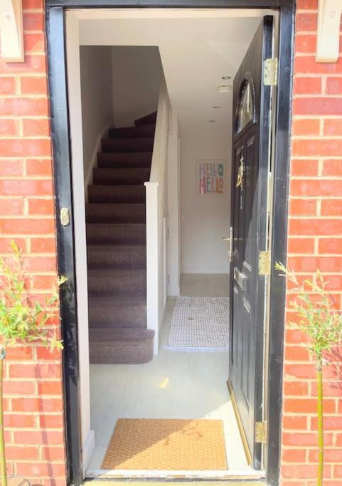 Artistic, Bright & Spacious 3 Bedroom Leeds (West Yorkshire)