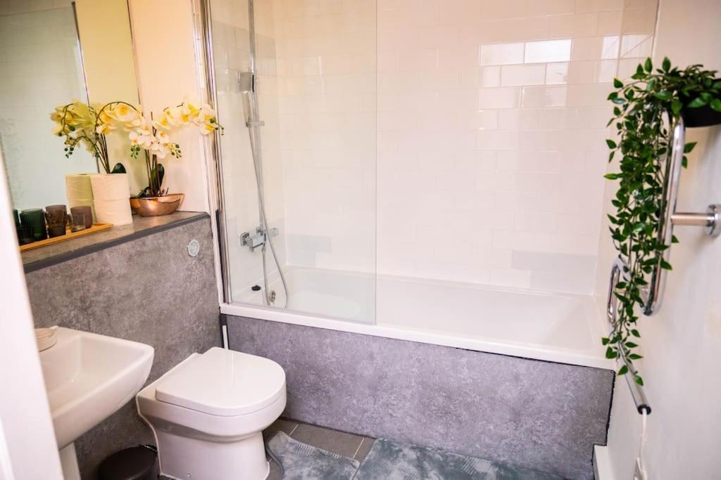Apartment Modern Centre Two Bedroom & Netflix & Wifi *