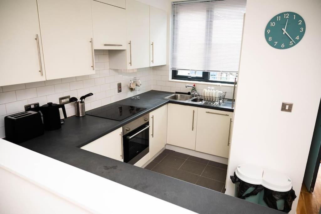 Modern Centre Two Bedroom & Netflix & Wifi
