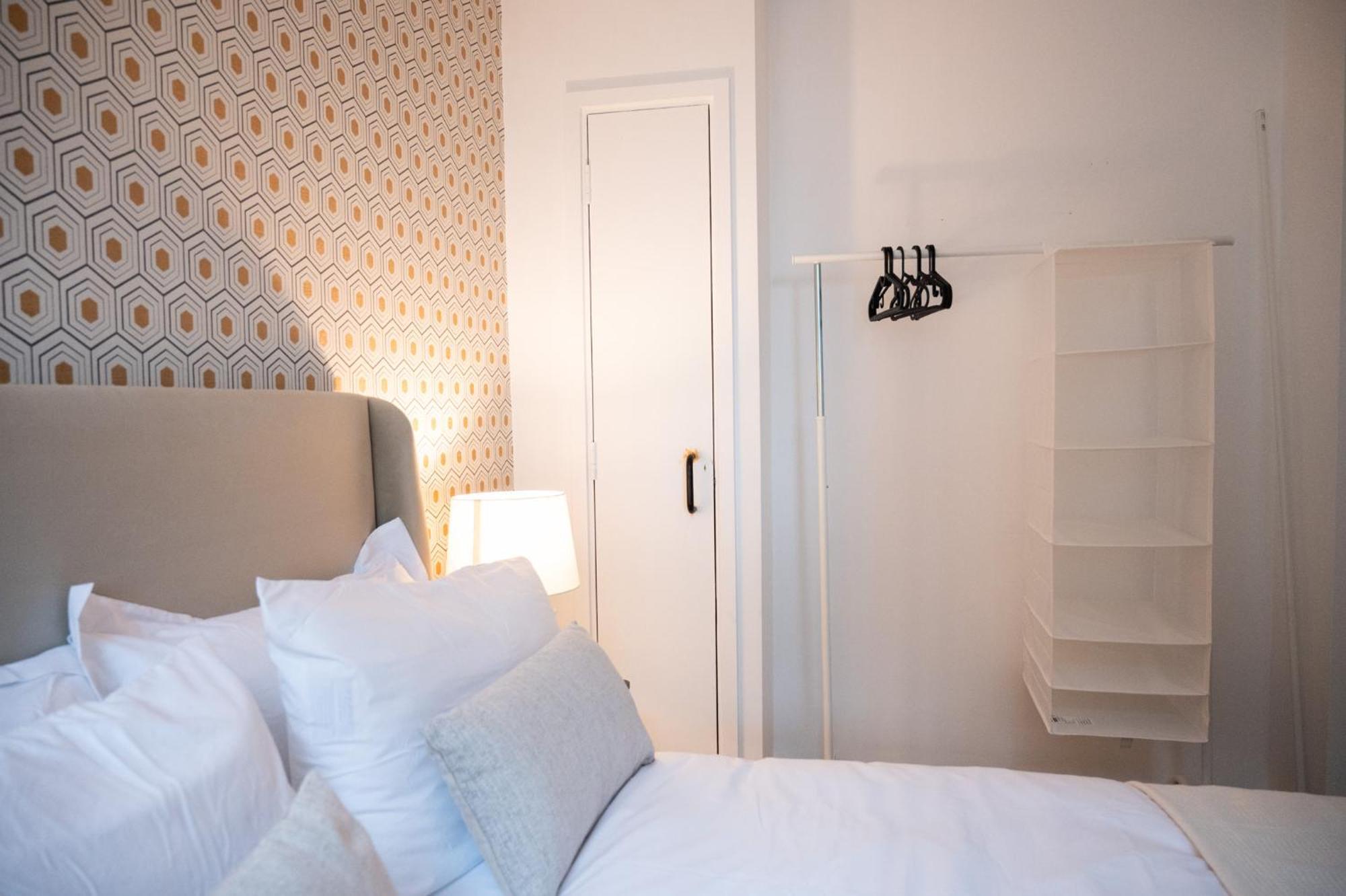 Modern Centre Two Bedroom & Netflix & Wifi *