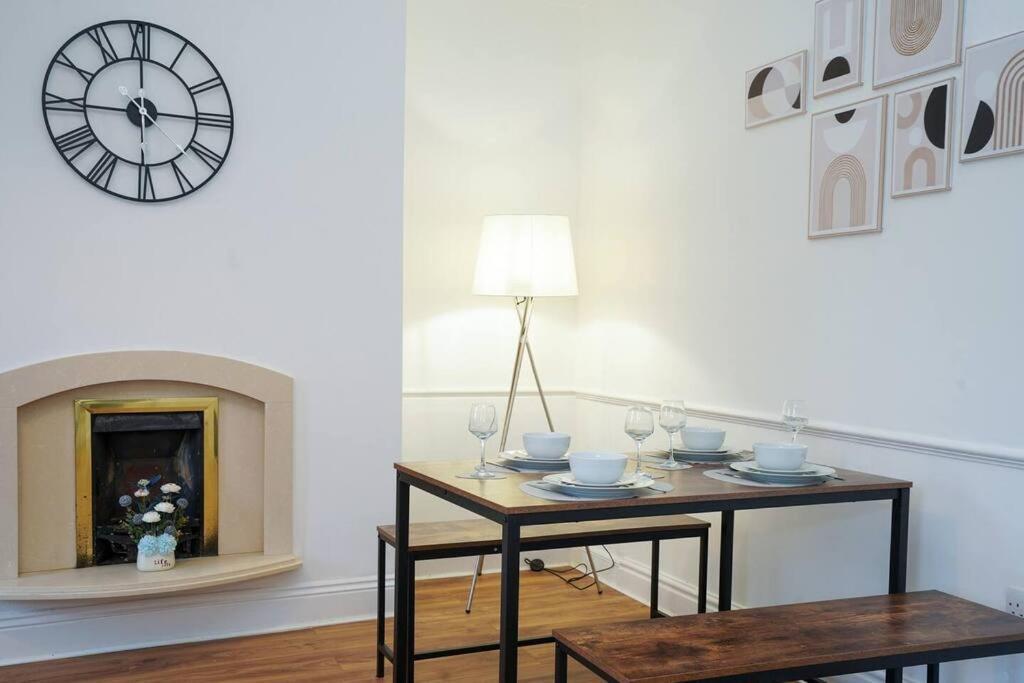 Apartment 3 Bedroom With Free Parking *