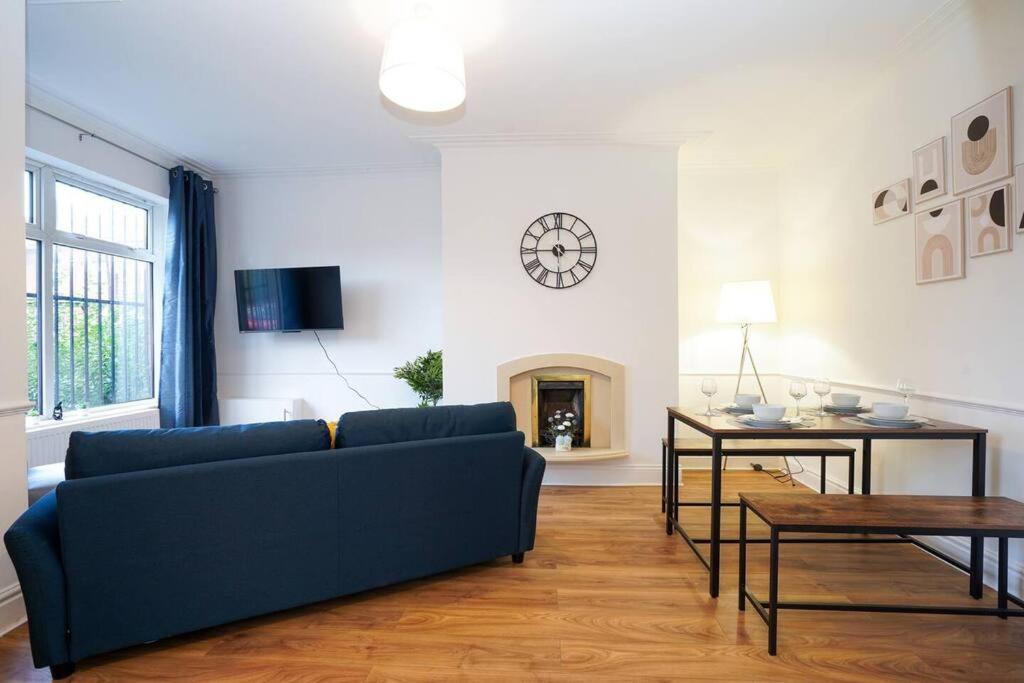 Apartment 3 Bedroom With Free Parking Leeds (West Yorkshire)