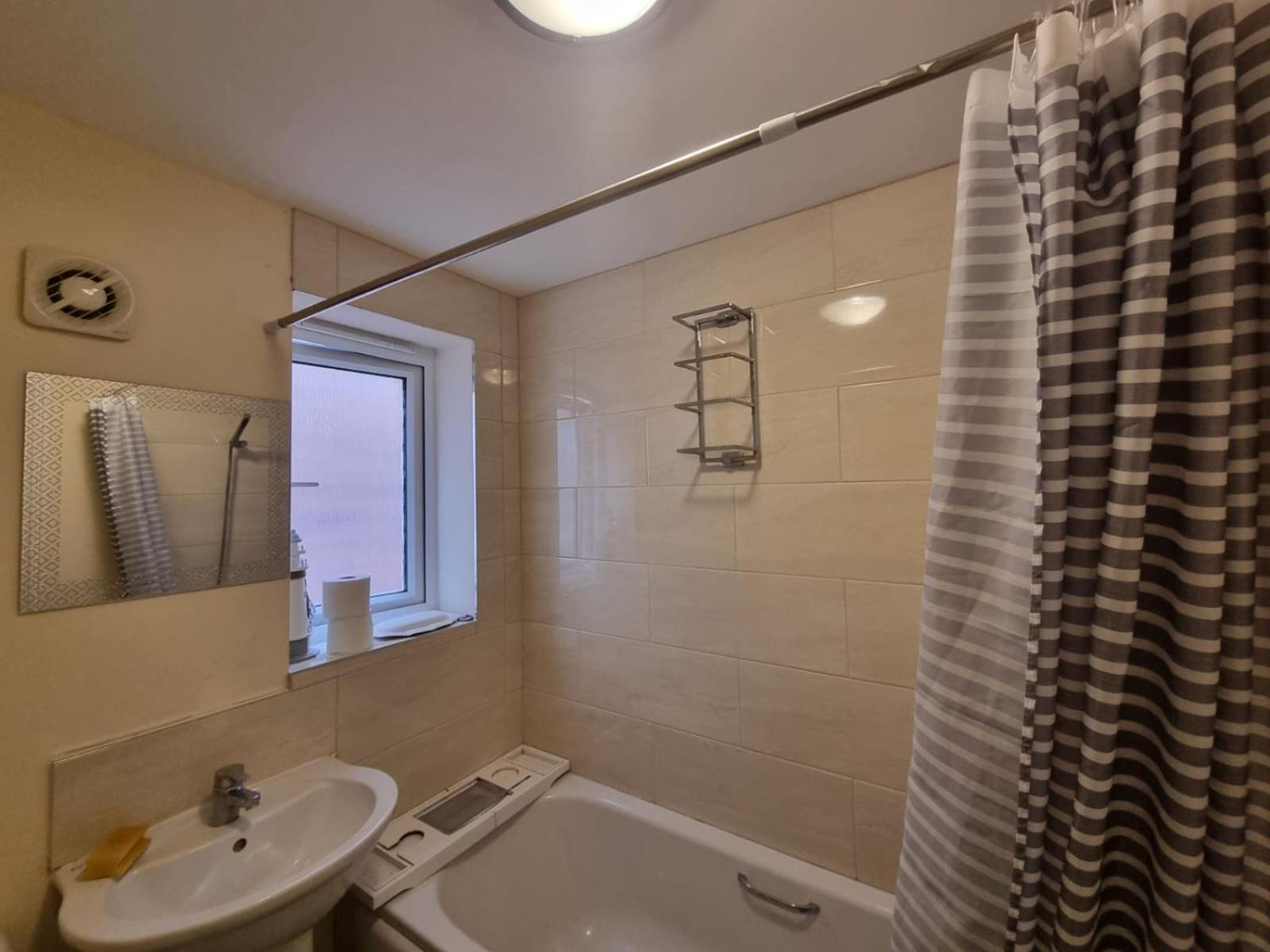 To Let In A House * Leeds (West Yorkshire)