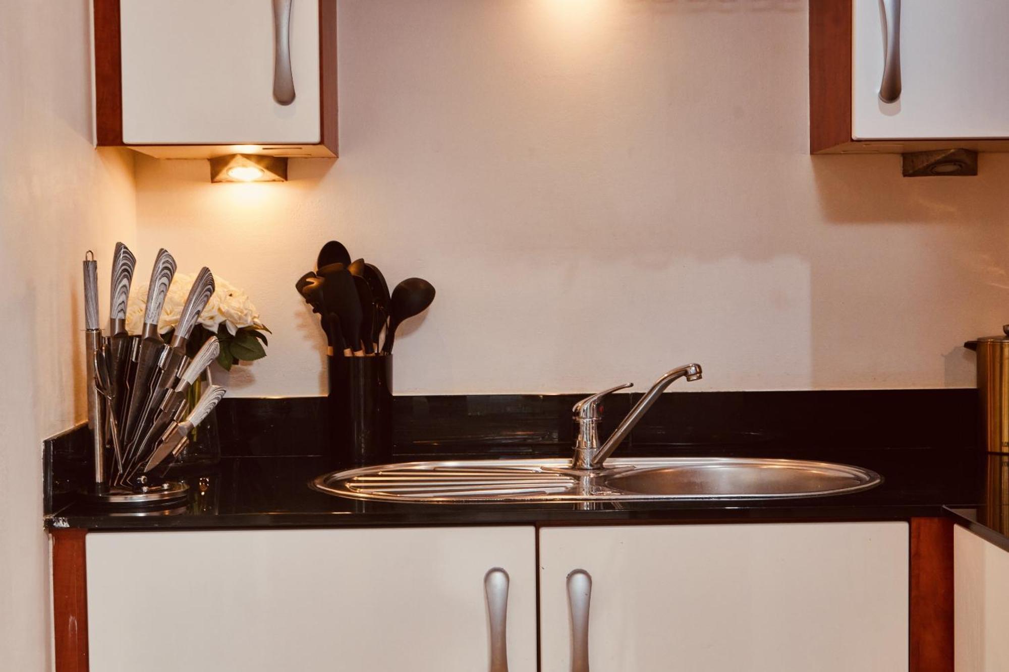 Riverside Leeds Dock Free Secure Parking Apartment *