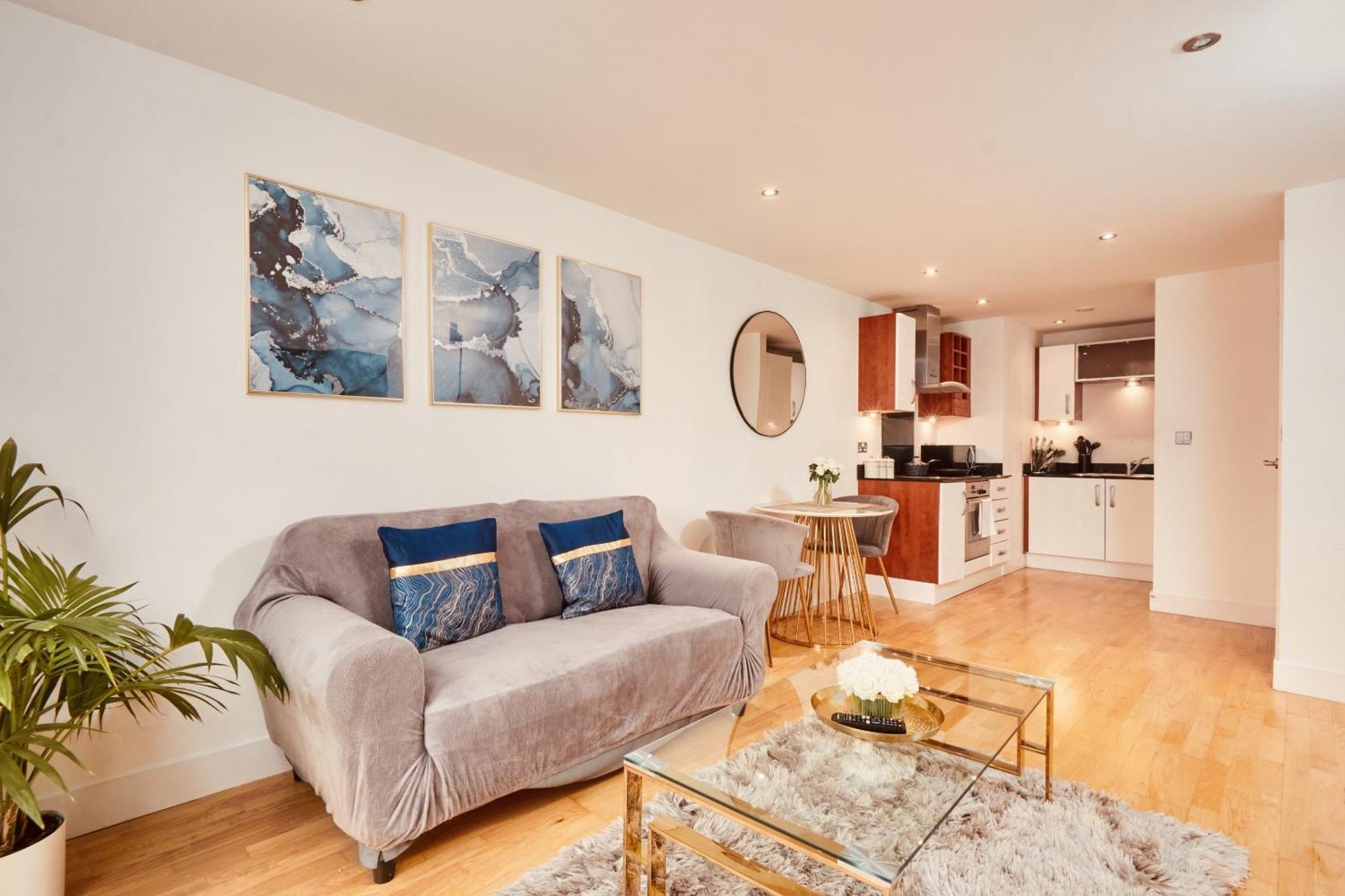 Riverside Leeds Dock Free Secure Parking * Leeds (West Yorkshire)