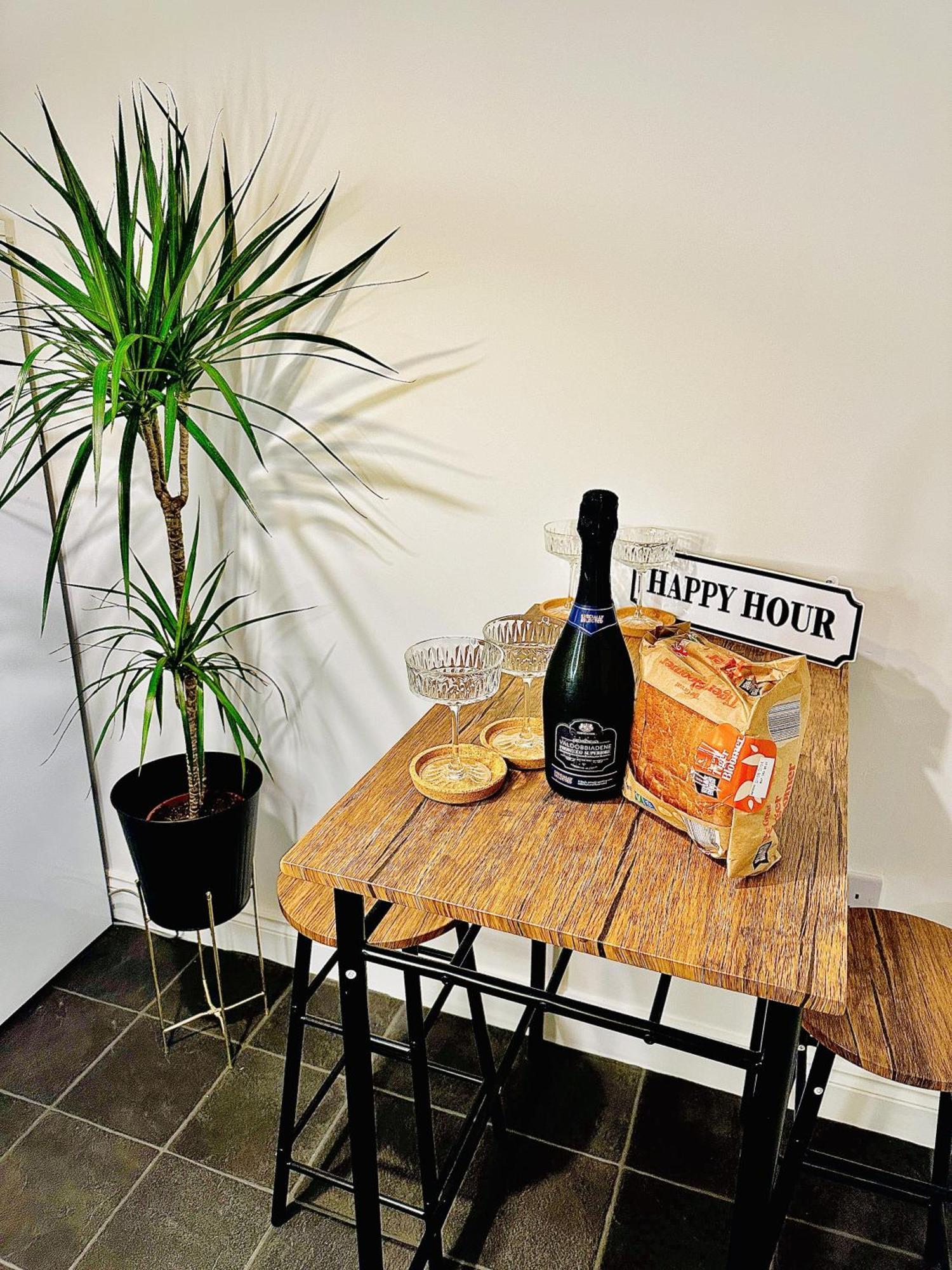 Close To Leeds Centre - The Snug *
