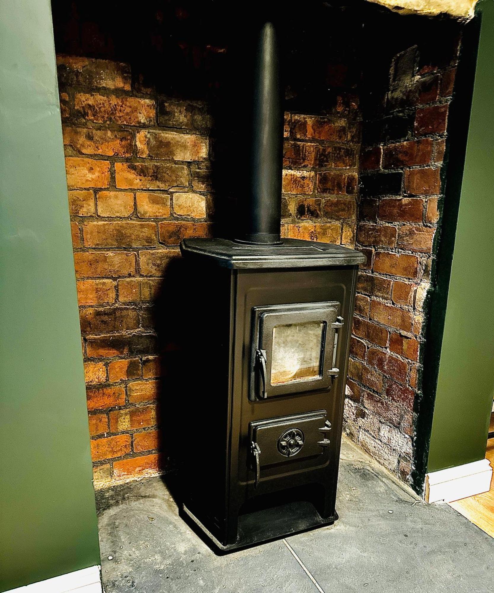 Close To Leeds Centre - The Snug *
