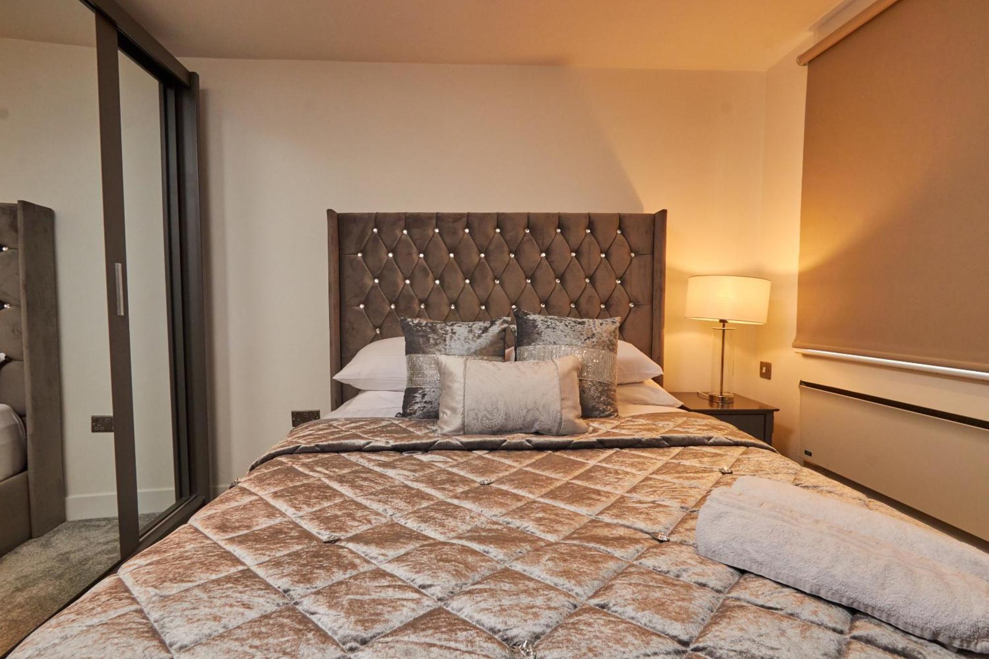 Apartment King River Canal View& Free Secure Parking! *