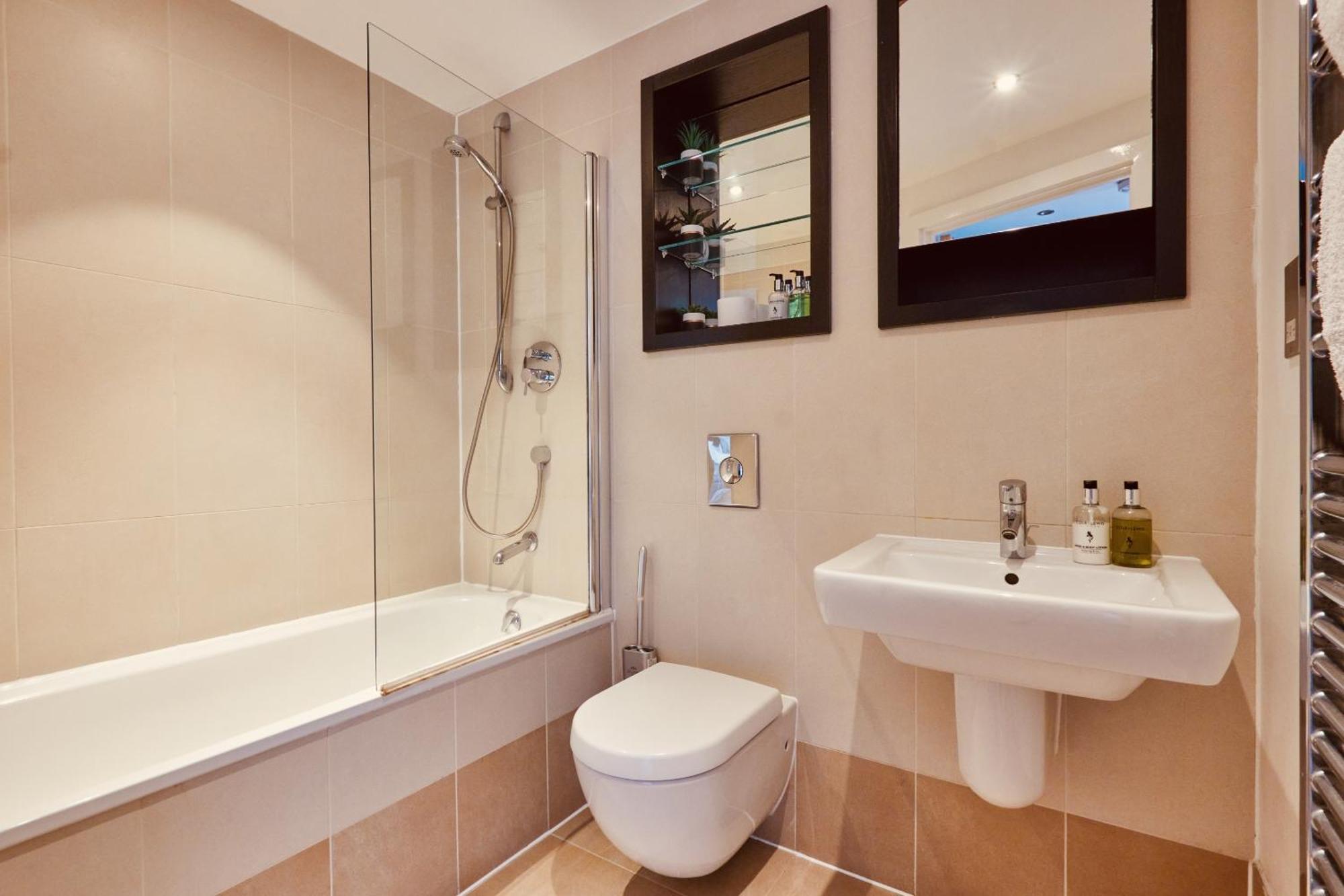 King River Canal View& Free Secure Parking! * Leeds (West Yorkshire)