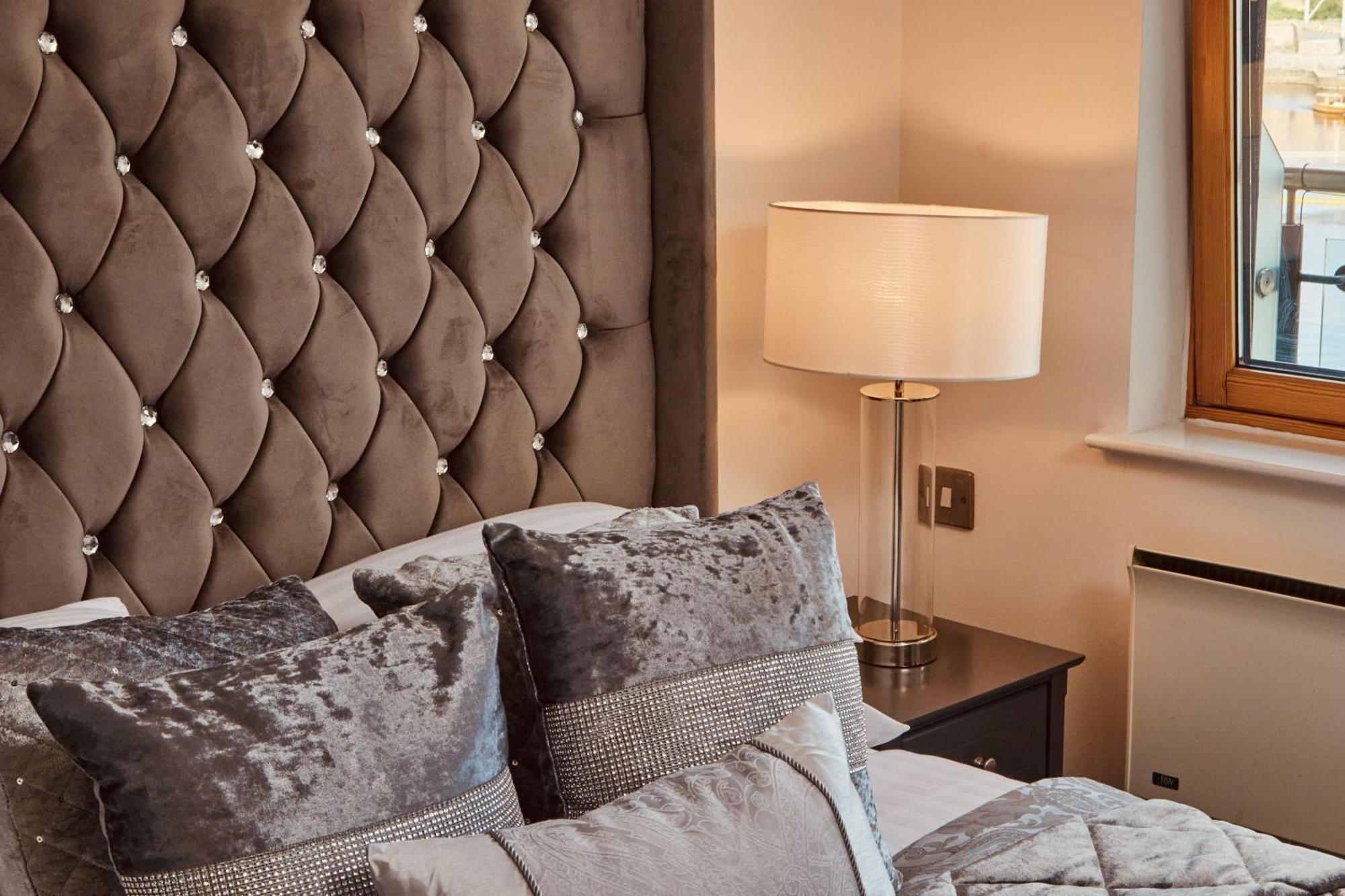 King River Canal View& Free Secure Parking! * Leeds (West Yorkshire)