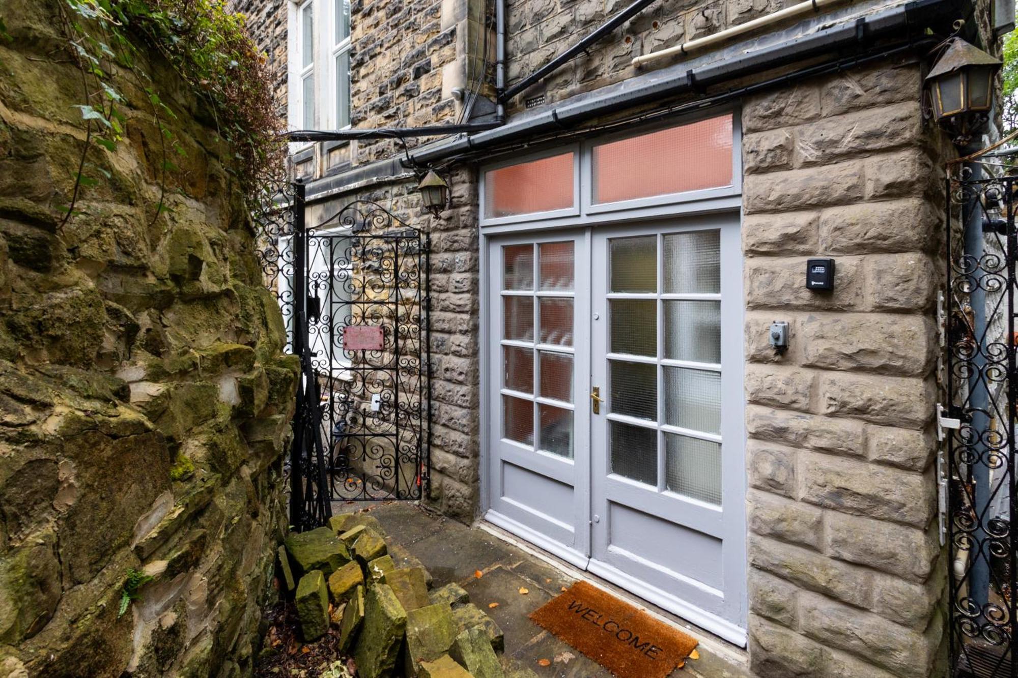 Spacious 3 Bedroom Ground Floor - 10 Mins From Centre Apartment