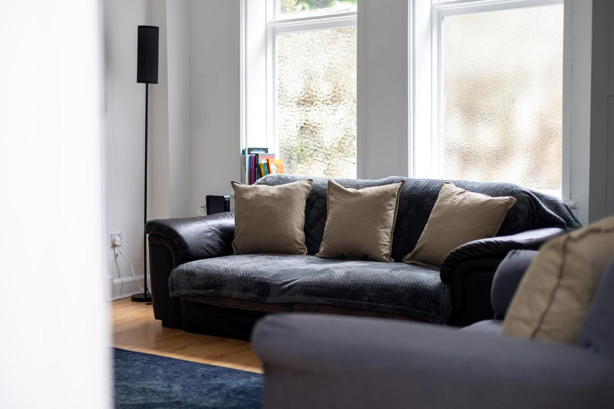 Spacious 3 Bedroom Ground Floor - 10 Mins From Centre Apartment