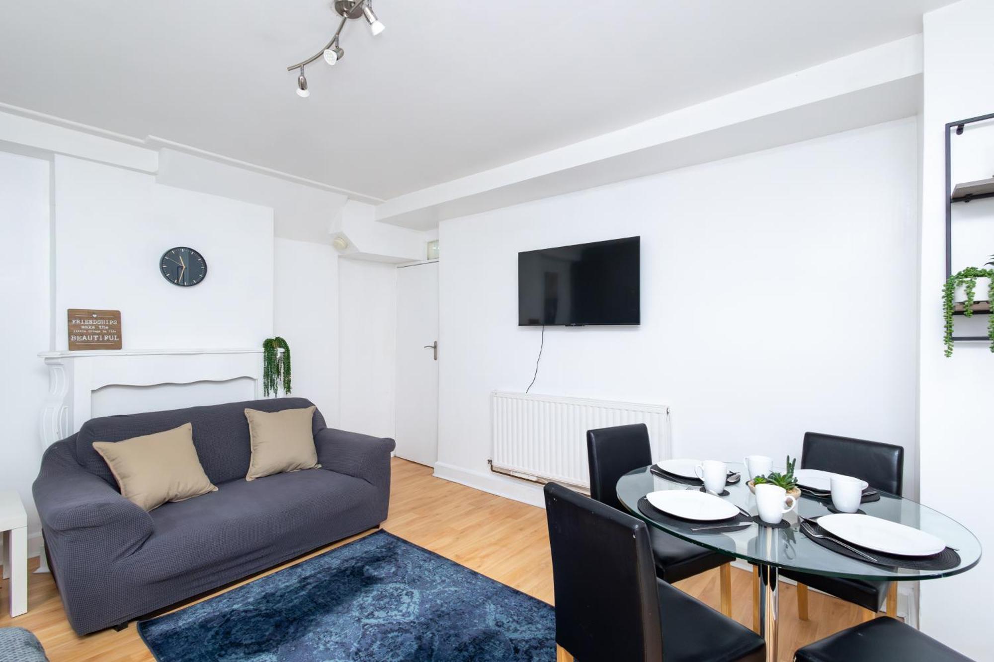 Spacious 3 Bedroom Ground Floor - 10 Mins From Centre * Leeds (West Yorkshire)