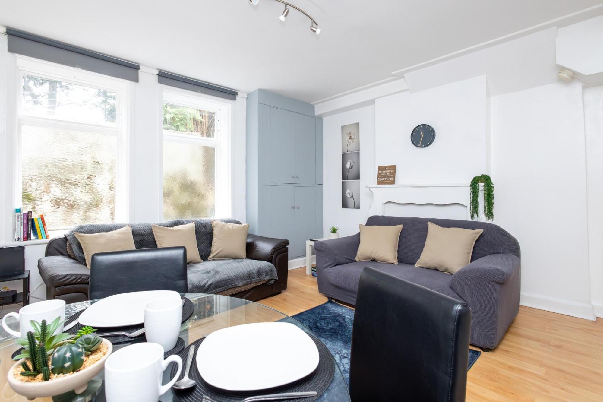 Spacious 3 Bedroom Ground Floor - 10 Mins From Centre * Leeds (West Yorkshire)
