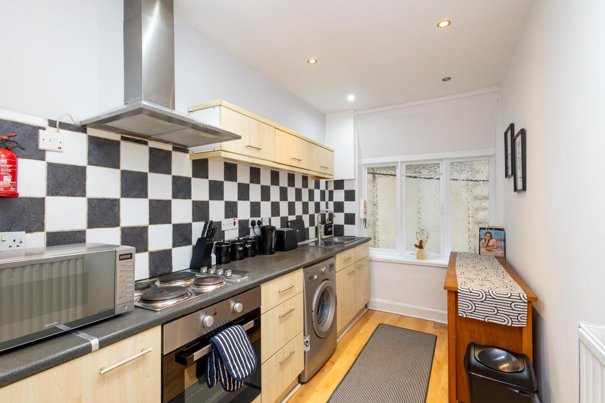 Spacious 3 Bedroom Ground Floor - 10 Mins From Centre * Leeds (West Yorkshire)