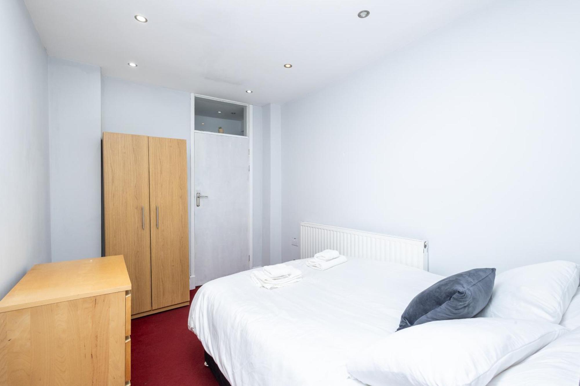 Spacious 3 Bedroom Ground Floor - 10 Mins From Centre *