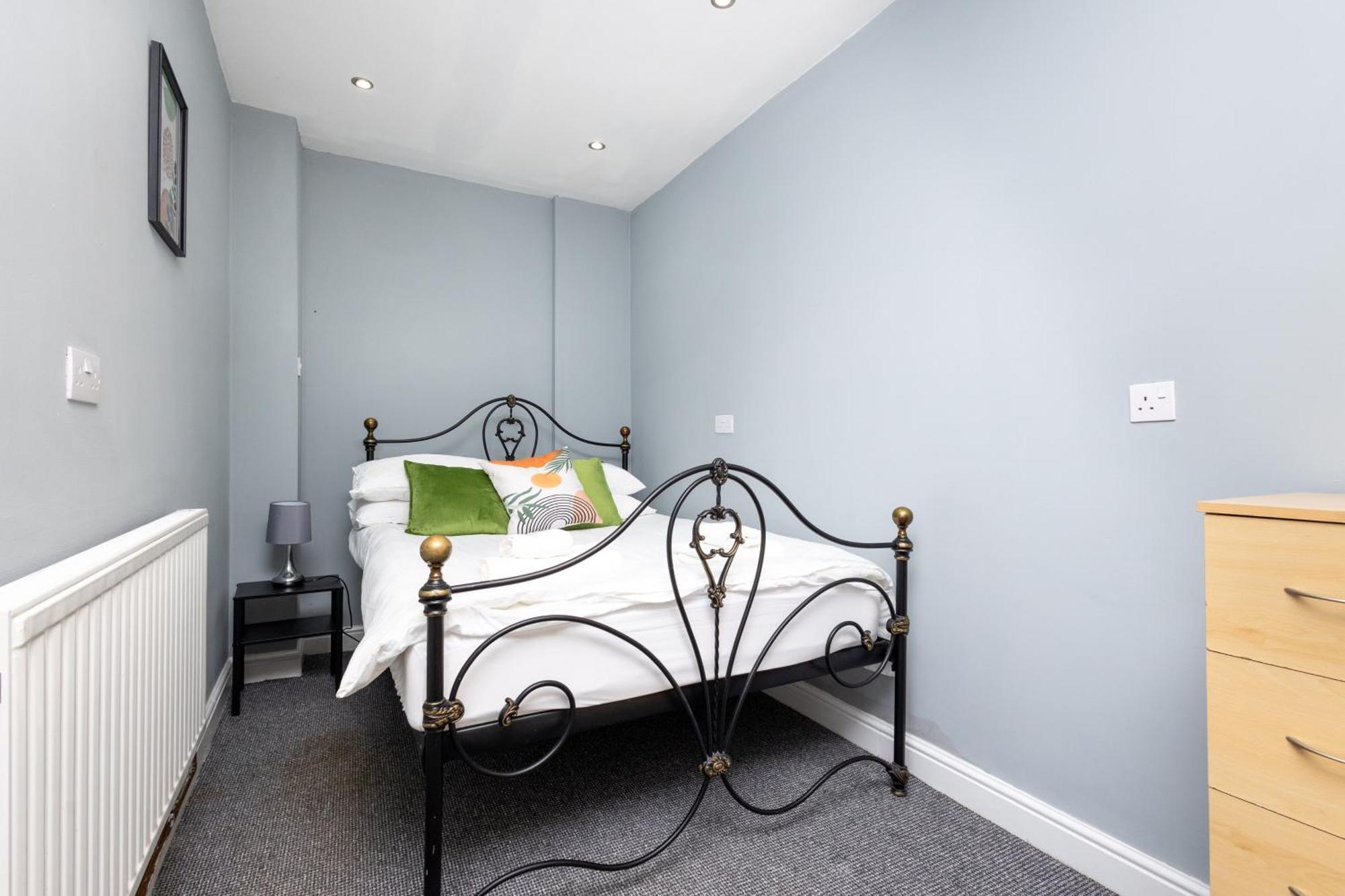 Spacious 3 Bedroom Ground Floor - 10 Mins From Centre Leeds (West Yorkshire)