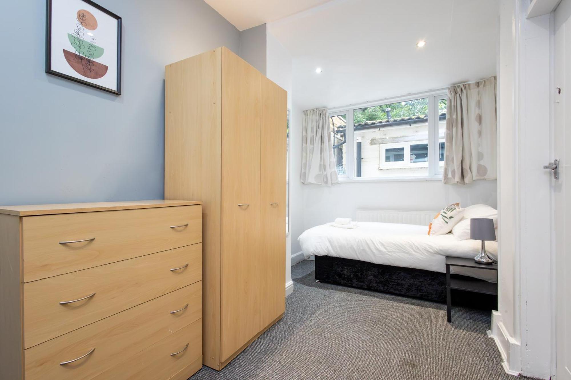 Apartment Spacious 3 Bedroom Ground Floor - 10 Mins From Centre