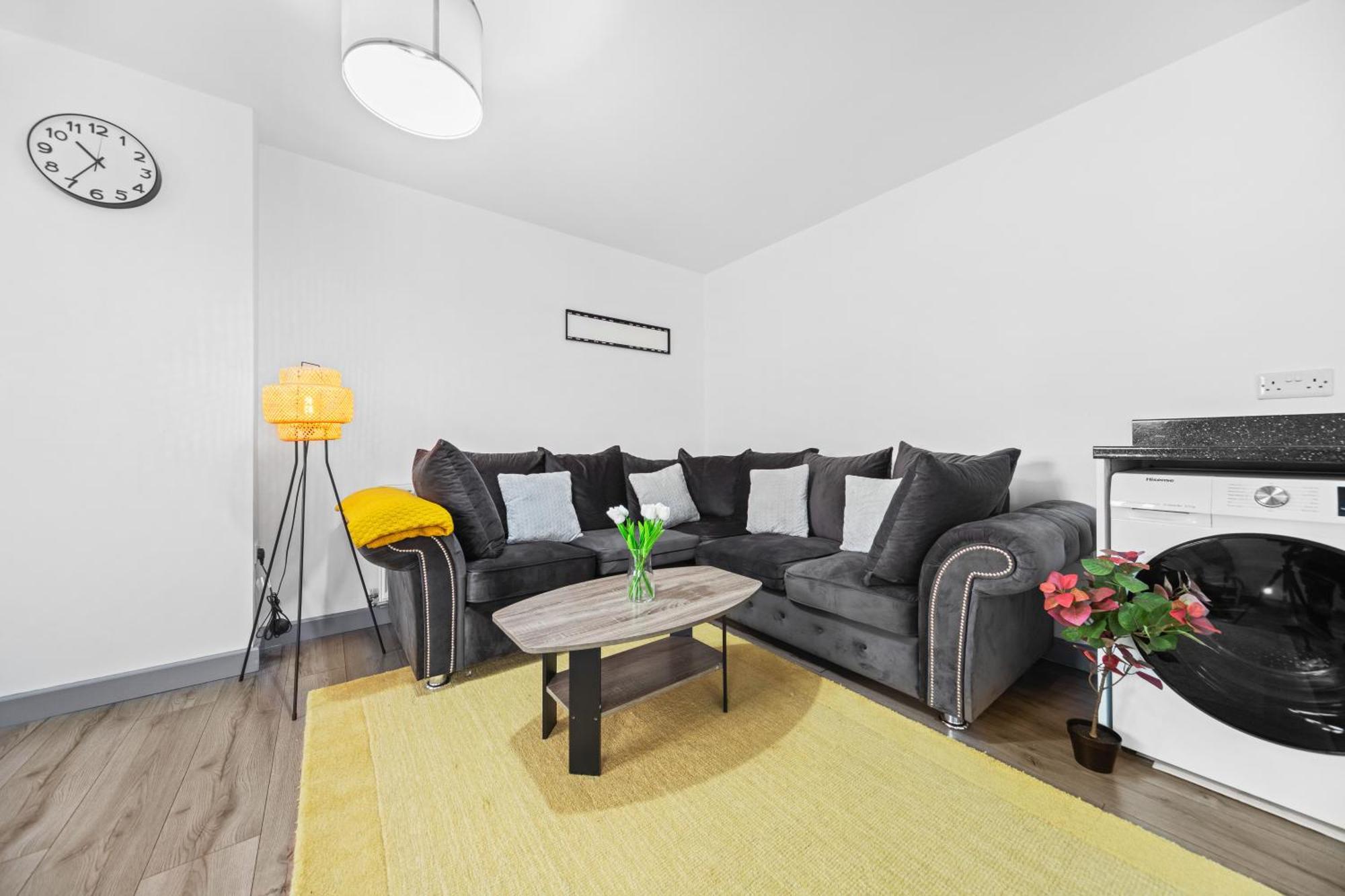 Budget 2-bed House 10mins To Leeds Centre Leeds (West Yorkshire)
