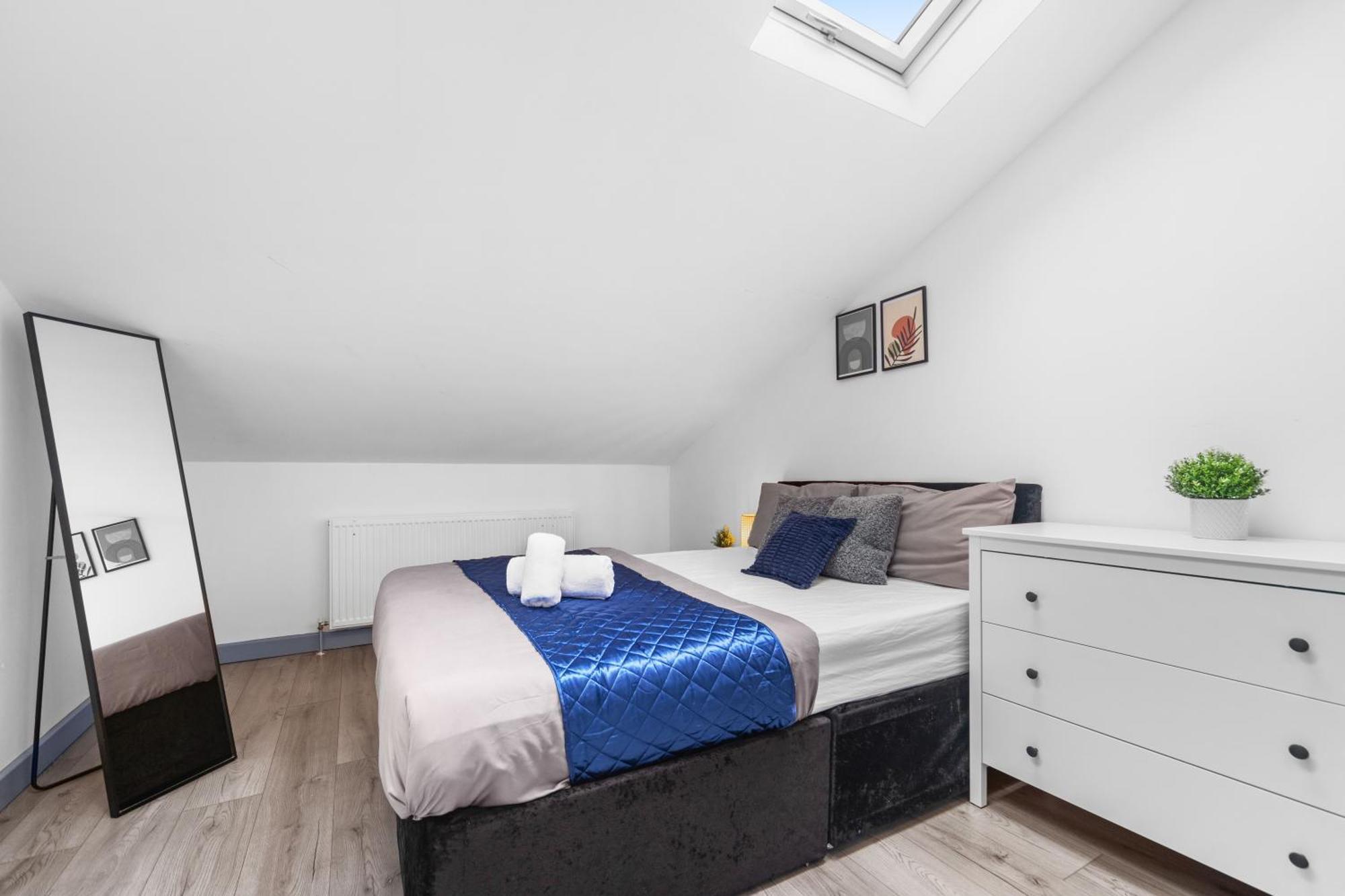 Budget 2-bed House 10mins To Leeds Centre Holiday home *