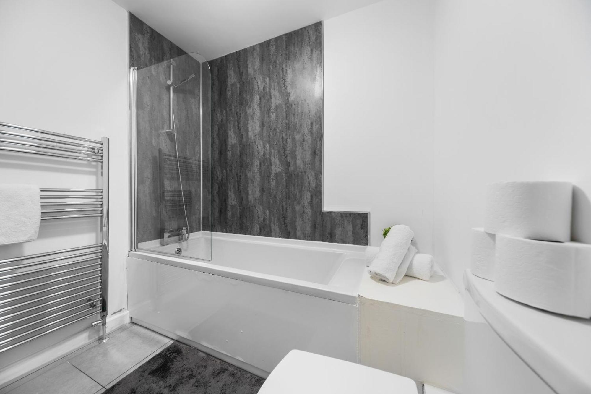 Holiday home Budget 2-bed House 10mins To Leeds Centre
