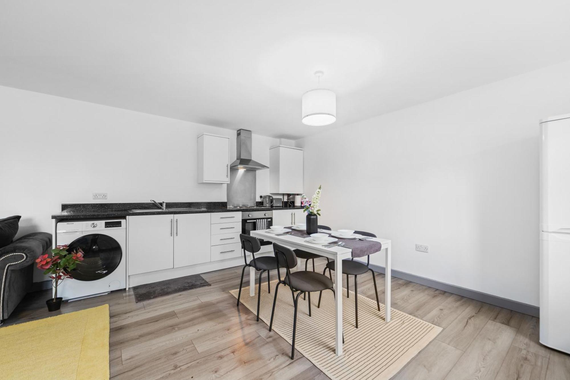 Budget 2-bed House 10mins To Leeds Centre *