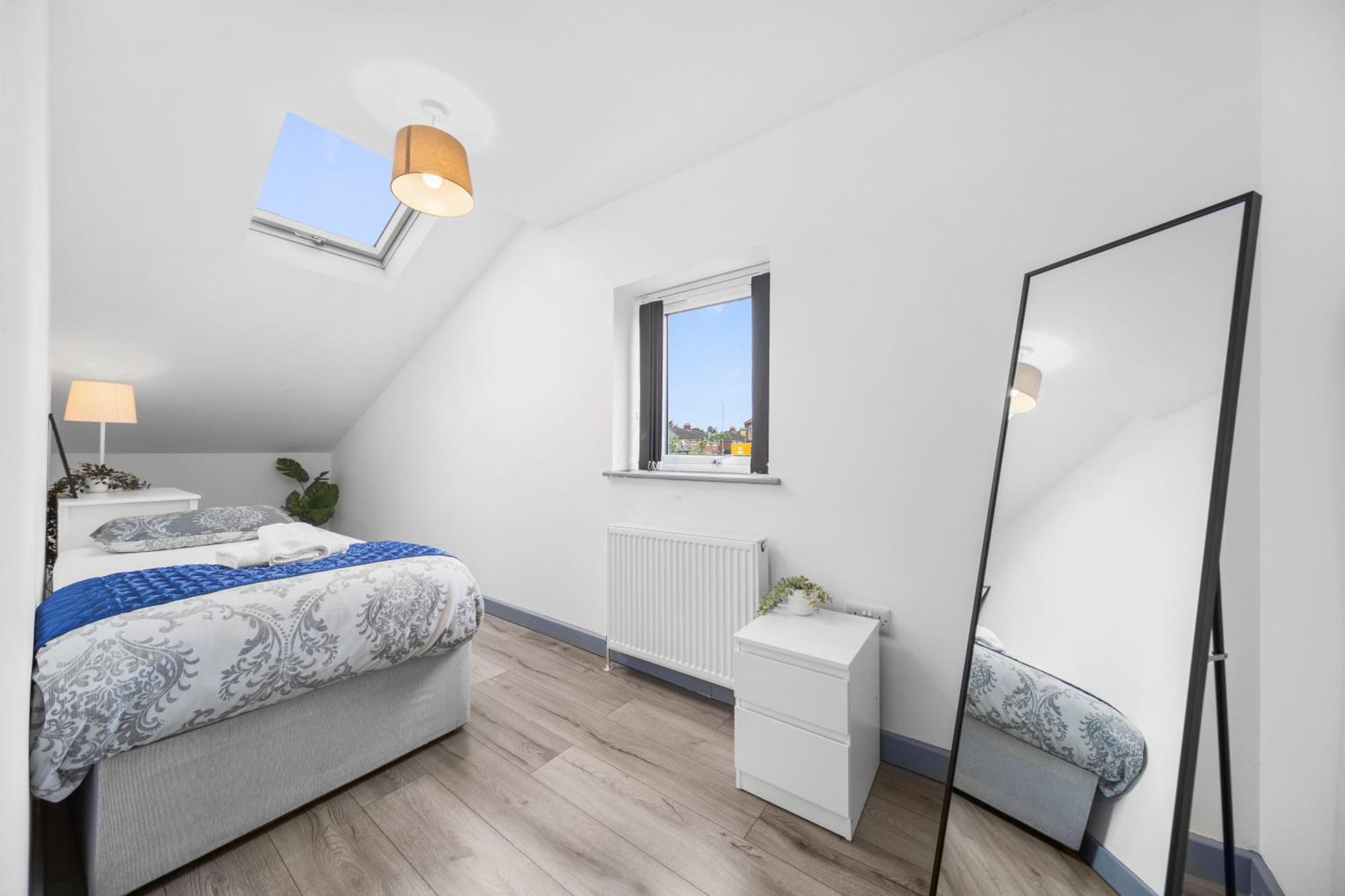 Budget 2-bed House 10mins To Leeds Centre Leeds (West Yorkshire)