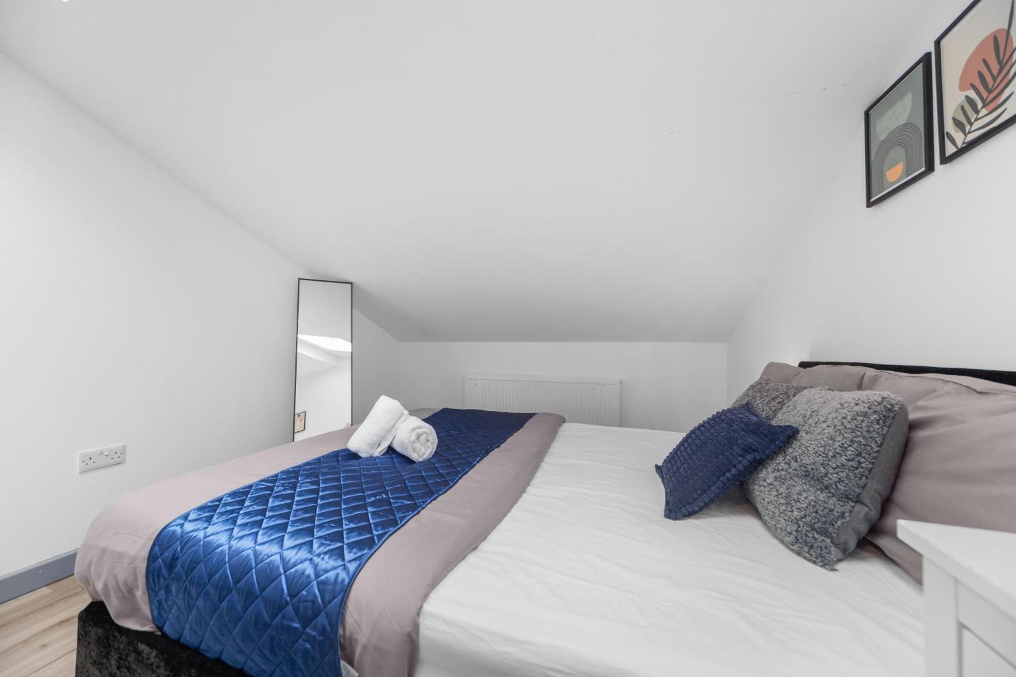Holiday home Budget 2-bed House 10mins To Leeds Centre