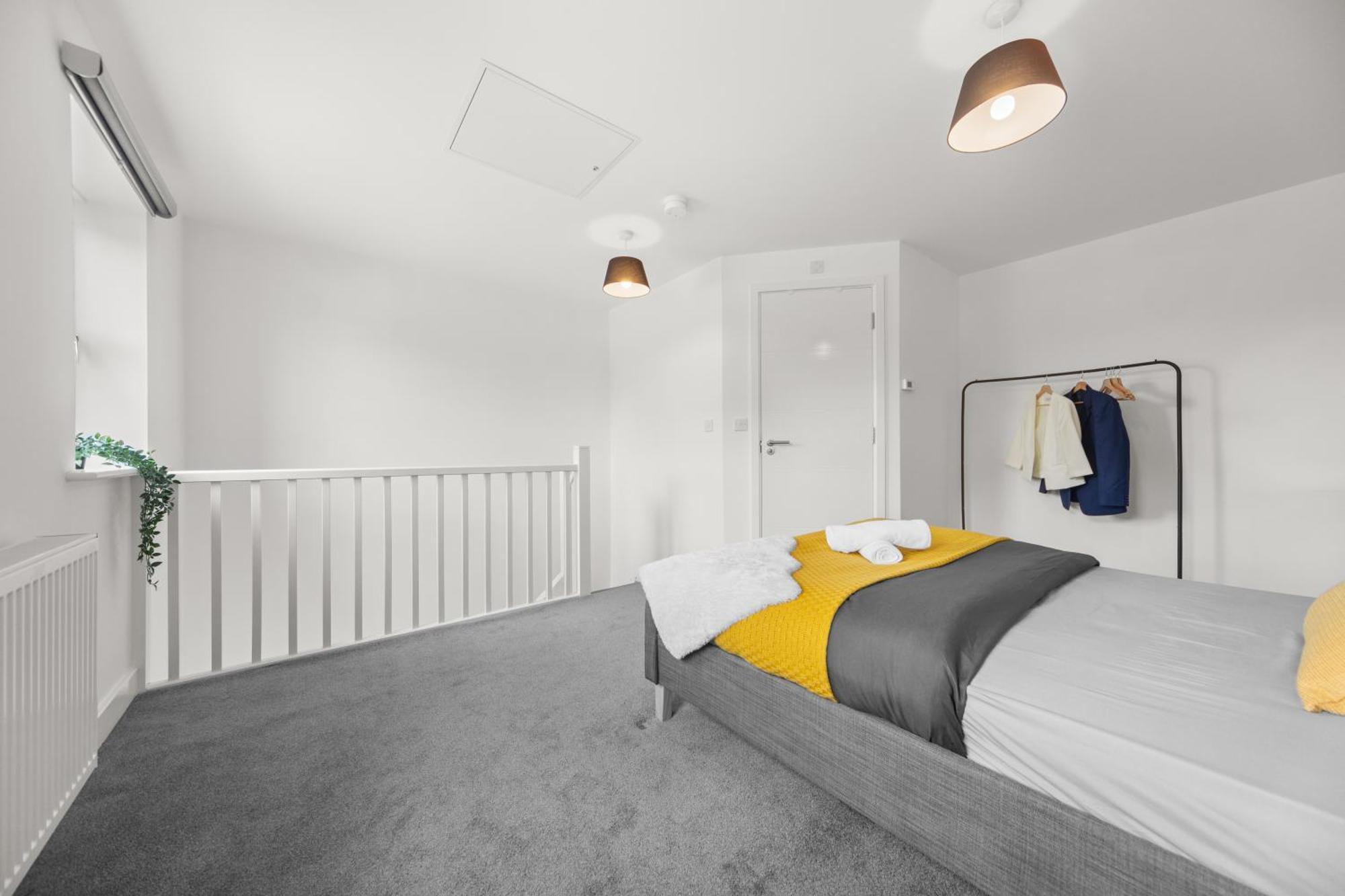 Holiday home Modern 2-bed House 10-min To Leeds Centre *