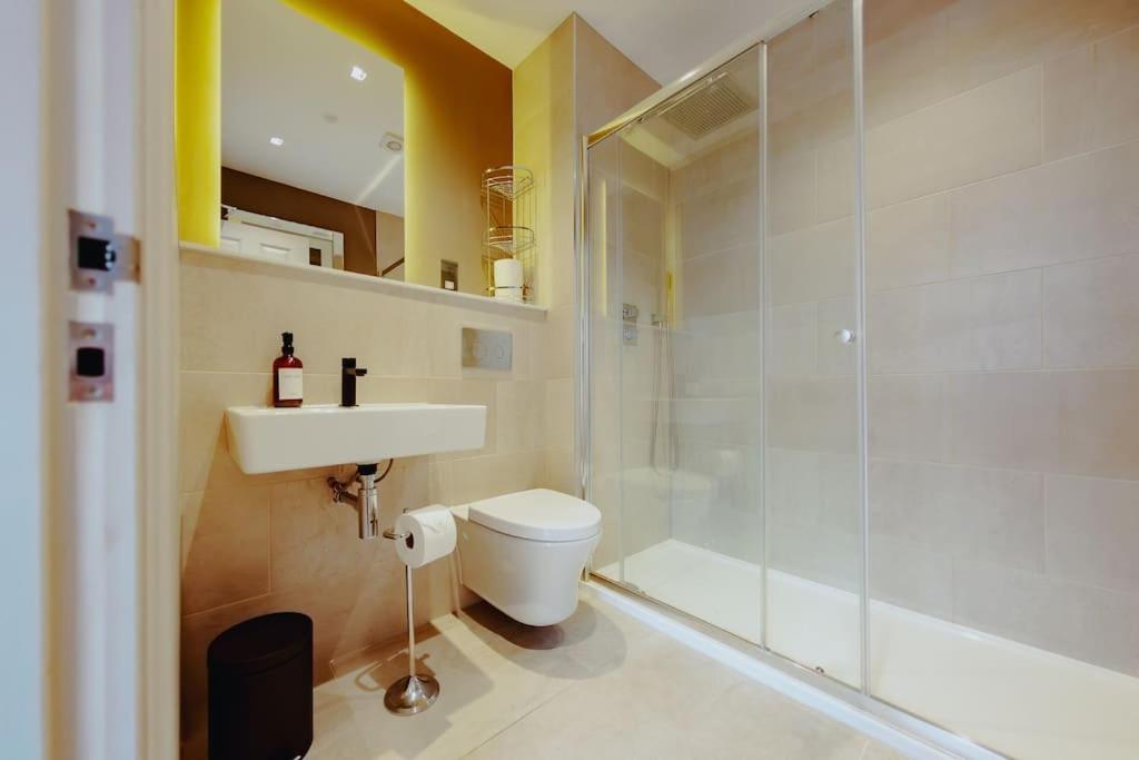 Apartment 3-story Townhouse - Sleeps 8 Leeds (West Yorkshire)