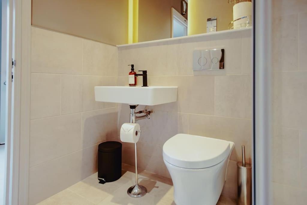3-story Townhouse - Sleeps 8 Apartment *