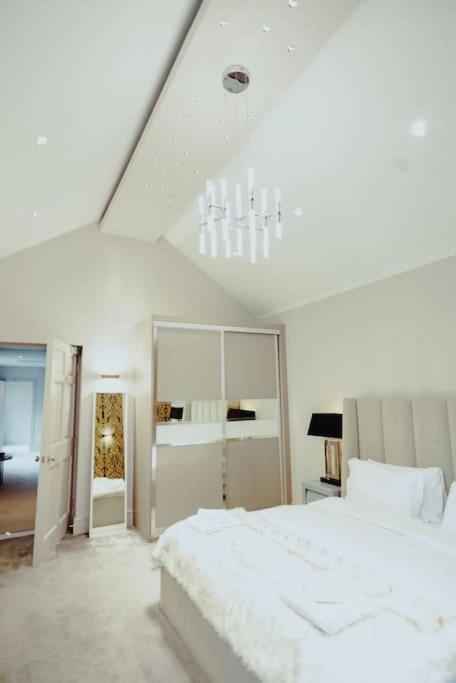 Apartment 3-story Townhouse - Sleeps 8 Leeds (West Yorkshire)