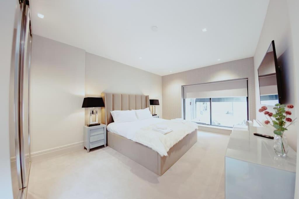 3-story Townhouse - Sleeps 8 *