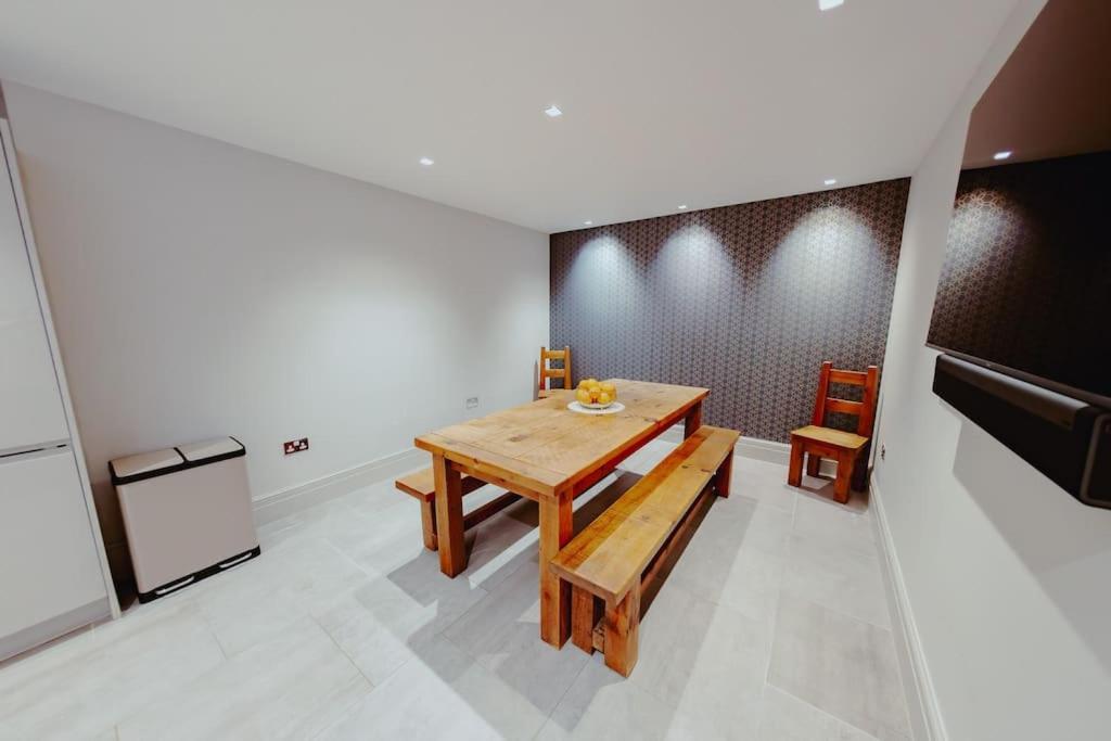 3-story Townhouse - Sleeps 8 *